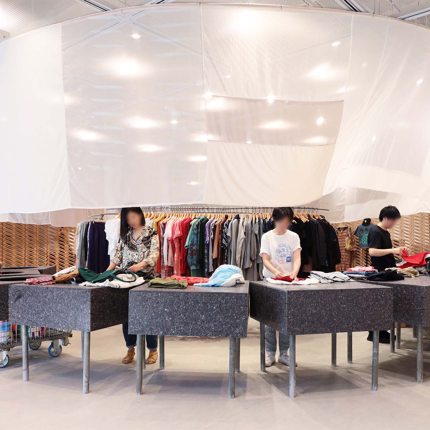 不要になった衣類の循環 / 東京ビエンナーレ2020/2021 Loiduts charity shop