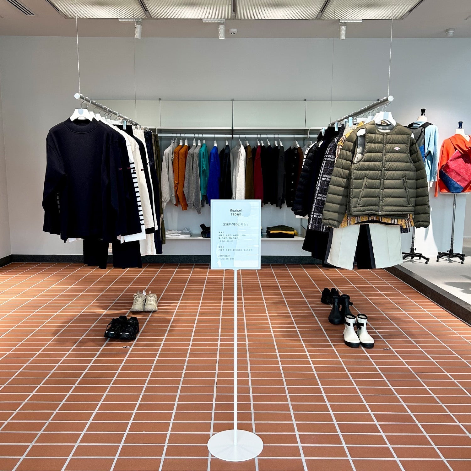 洋服を魅せる、洗練された空間 / Yonetomi STORE