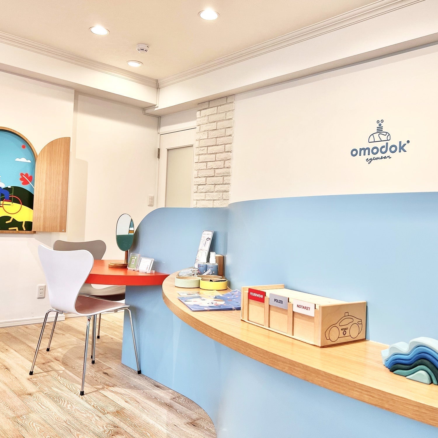 子どもメガネの専門店 / omodok表参道Living｜おしゃれな什器の企画