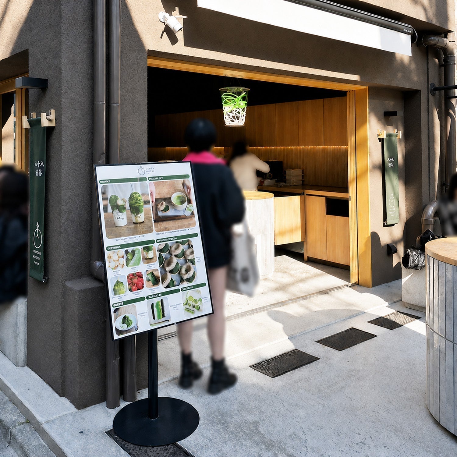 京都発、抹茶スタンドの店頭にて / 八十八渋谷