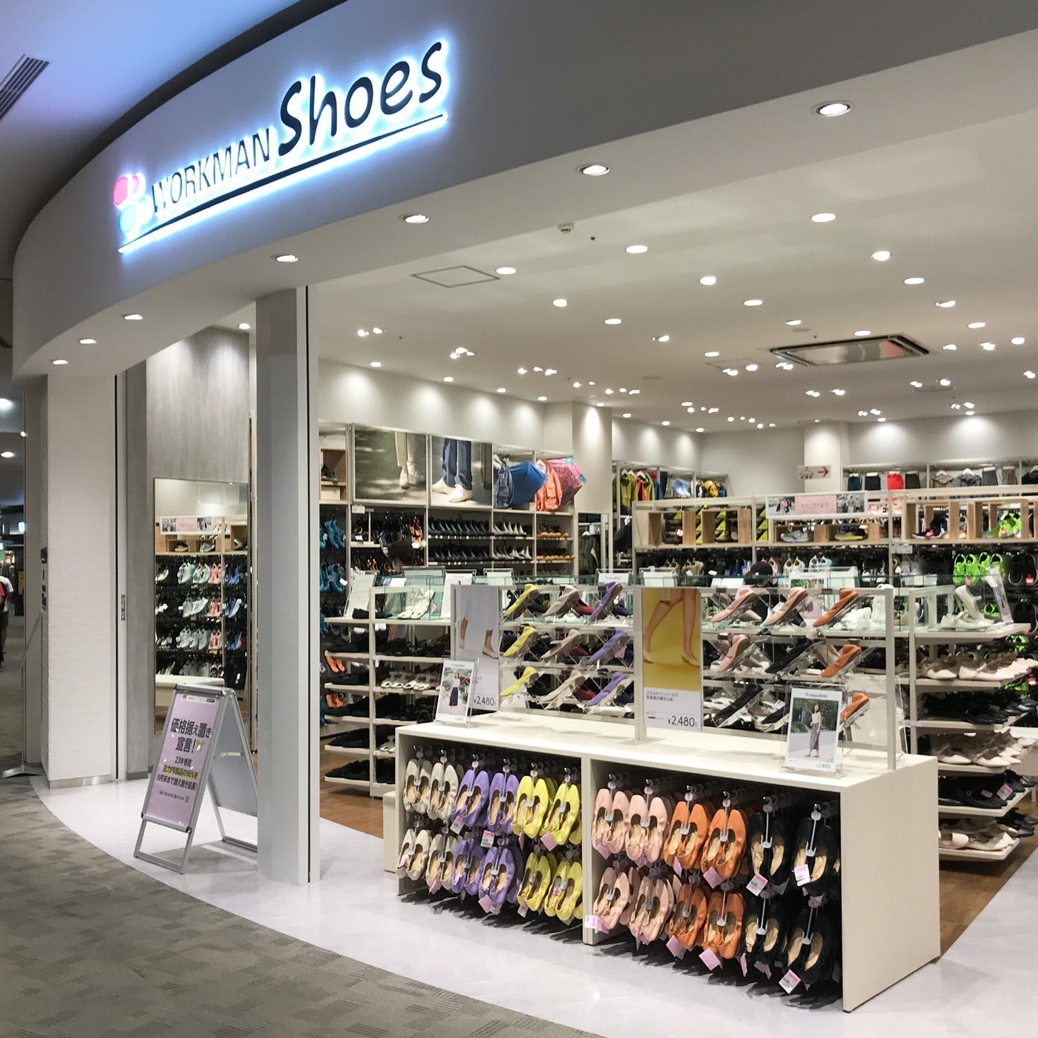 拡張性の高いディスプレイ什器 / #ワークマン女子 / WORKMAN Shoes