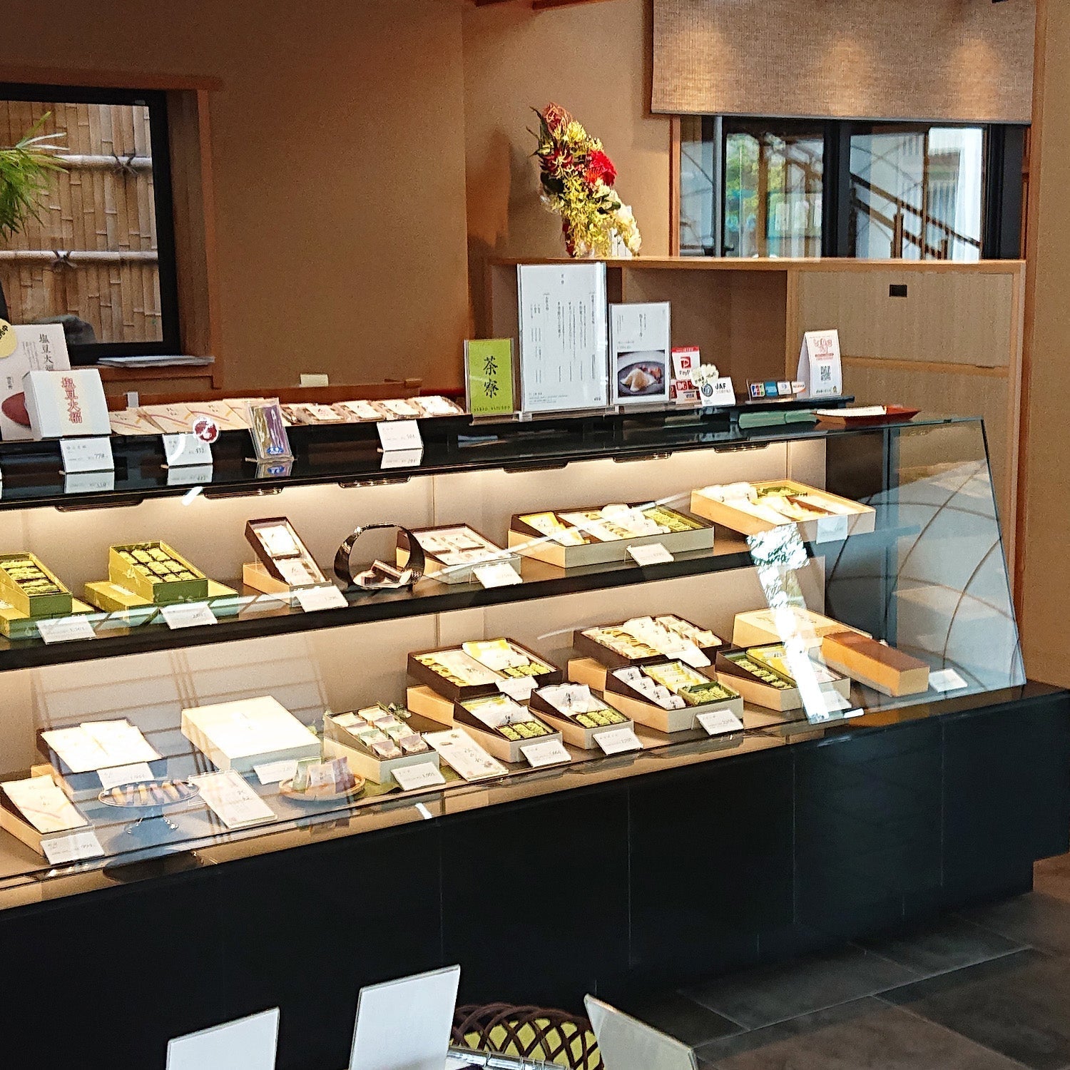 歴史ある和菓子処で / 彩雲堂