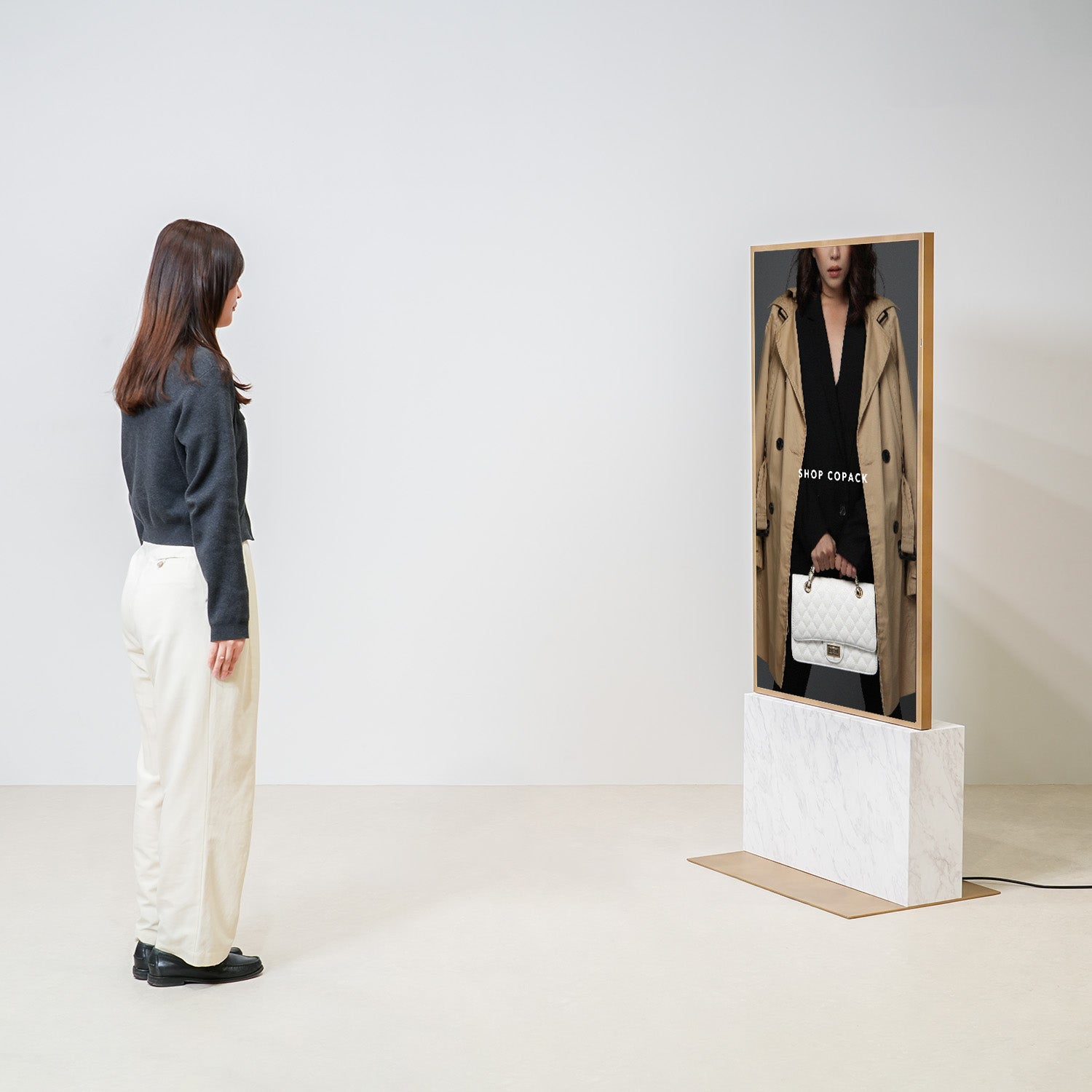 デジタルサイネージ 55インチ 真鍮ゴールド調 × 大理石調 DSB55HT2BRMR