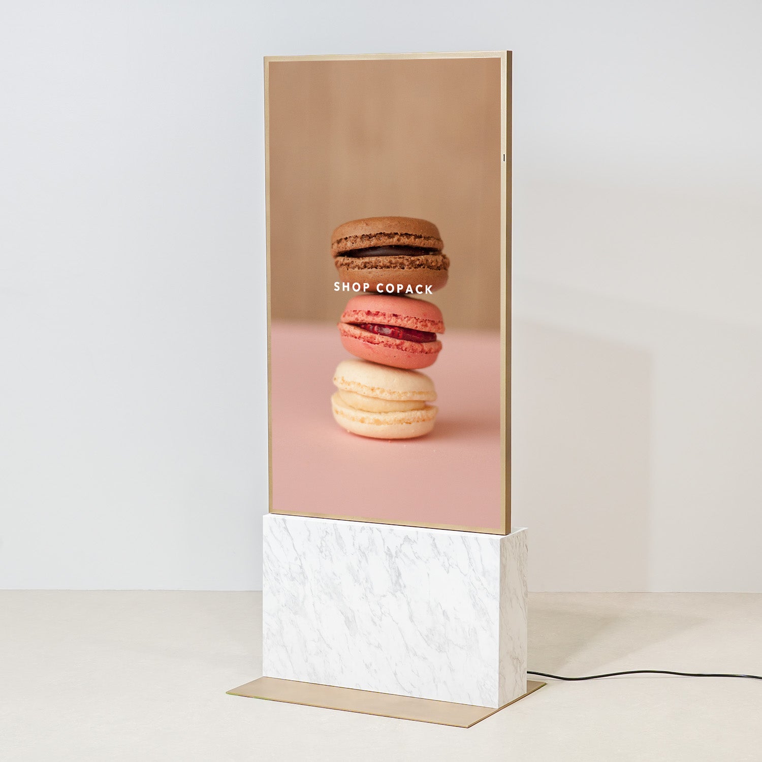 デジタルサイネージ 55インチ 真鍮ゴールド調 × 大理石調 DSB55HT2BRMR