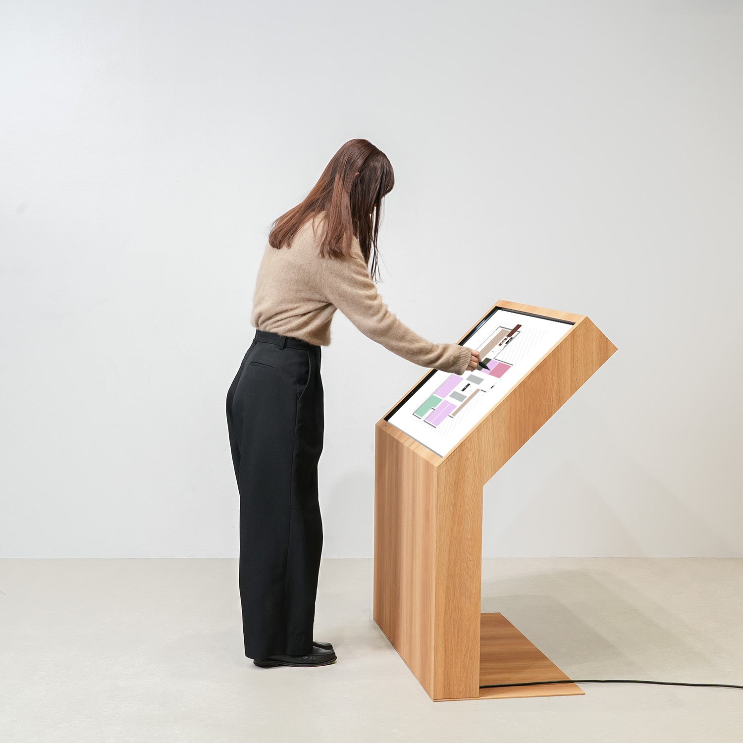 筐体型タッチディスプレイ 43インチ オーク木目調 DST43K2OK