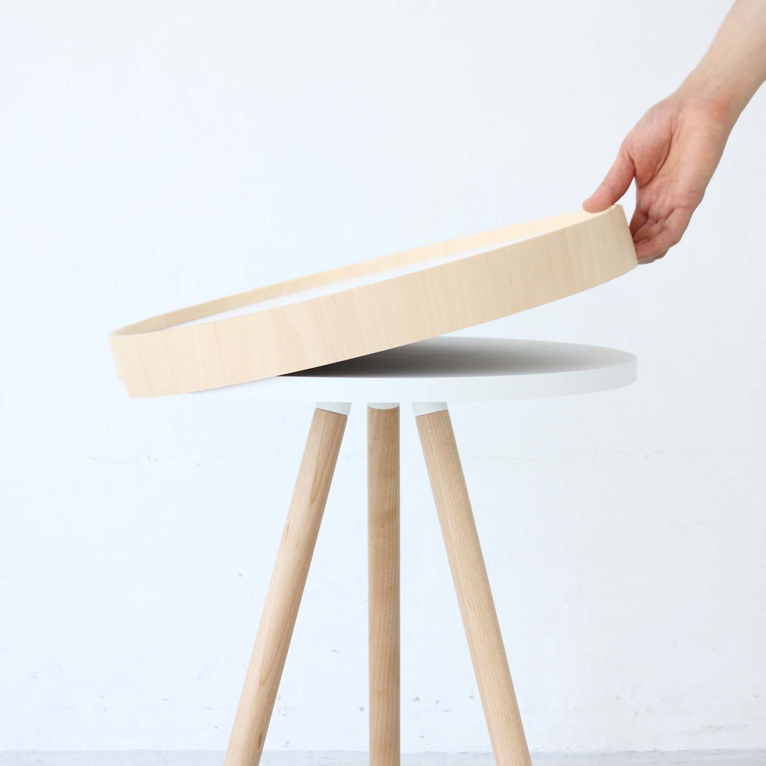 BY TRAY TABLE / MOHEIM
