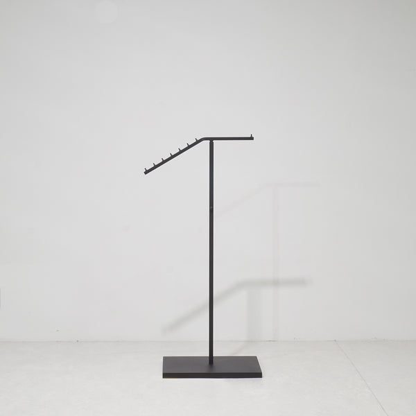ブラック金属製ハンガーラック　傾斜ラック　店舗仕様 00_e65e2704-5c5f-487c-9d30-