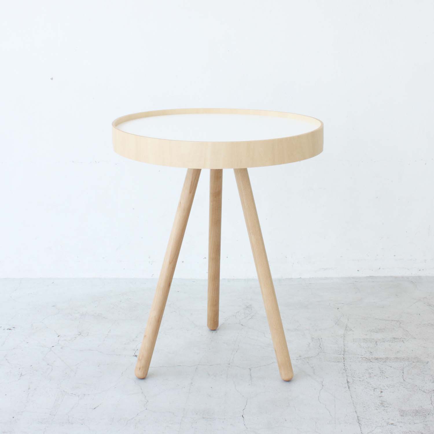 BY TRAY TABLE / MOHEIM