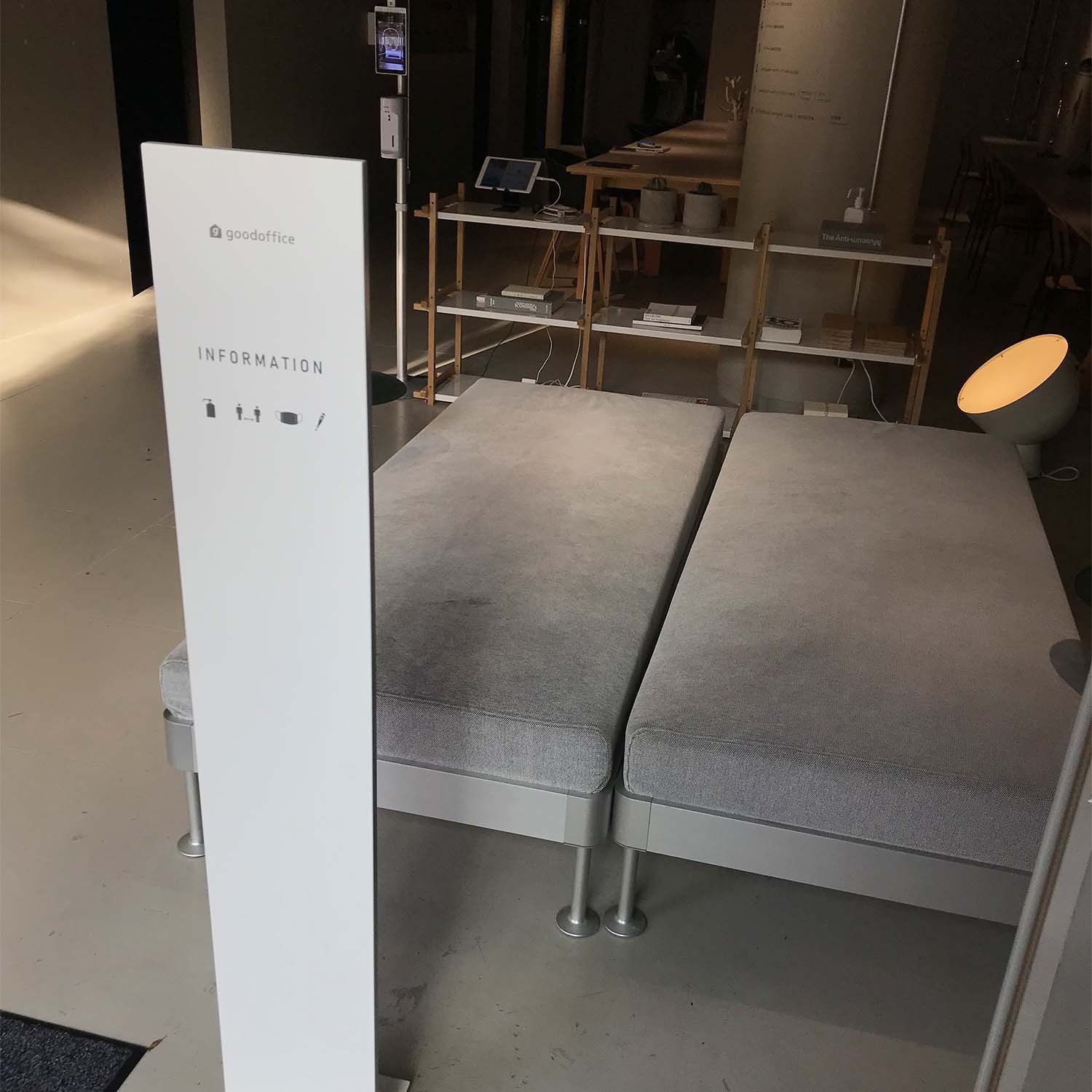 シェアオフィスのフロアサイン / goodoffice 品川