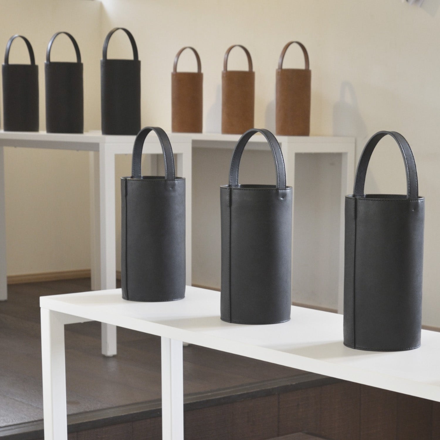 革製品の企画展 / C5DF 「ツツロング」