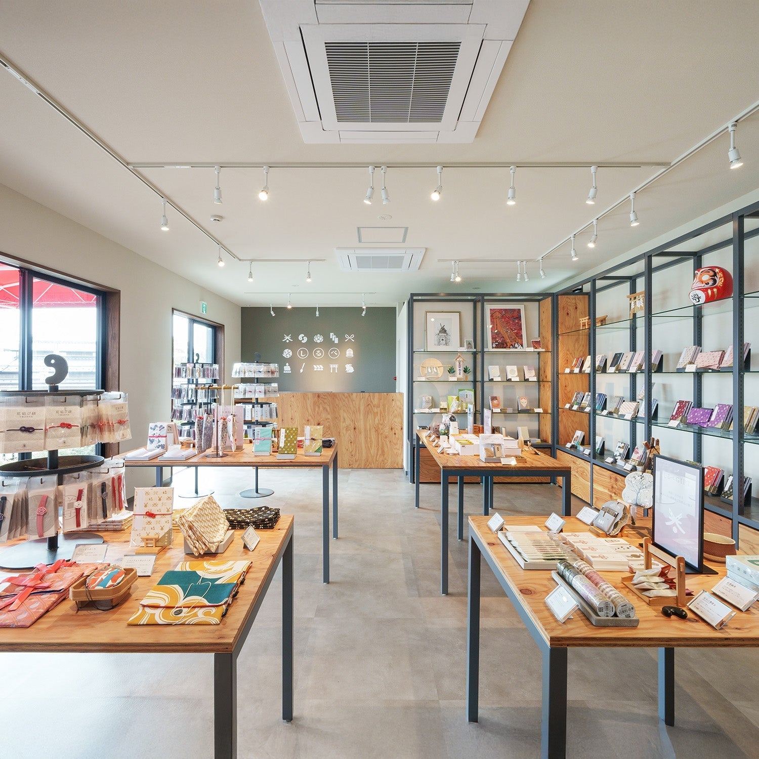 伝統を紡ぐ専門店 / 御朱印帳専門店しるべ