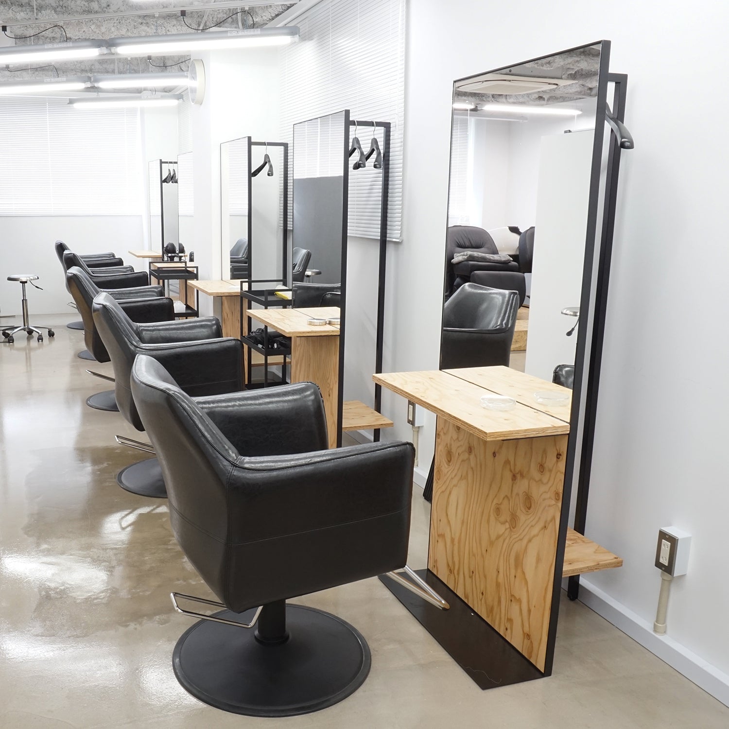 インダストリアルなサロン / ANBRERA 中目黒