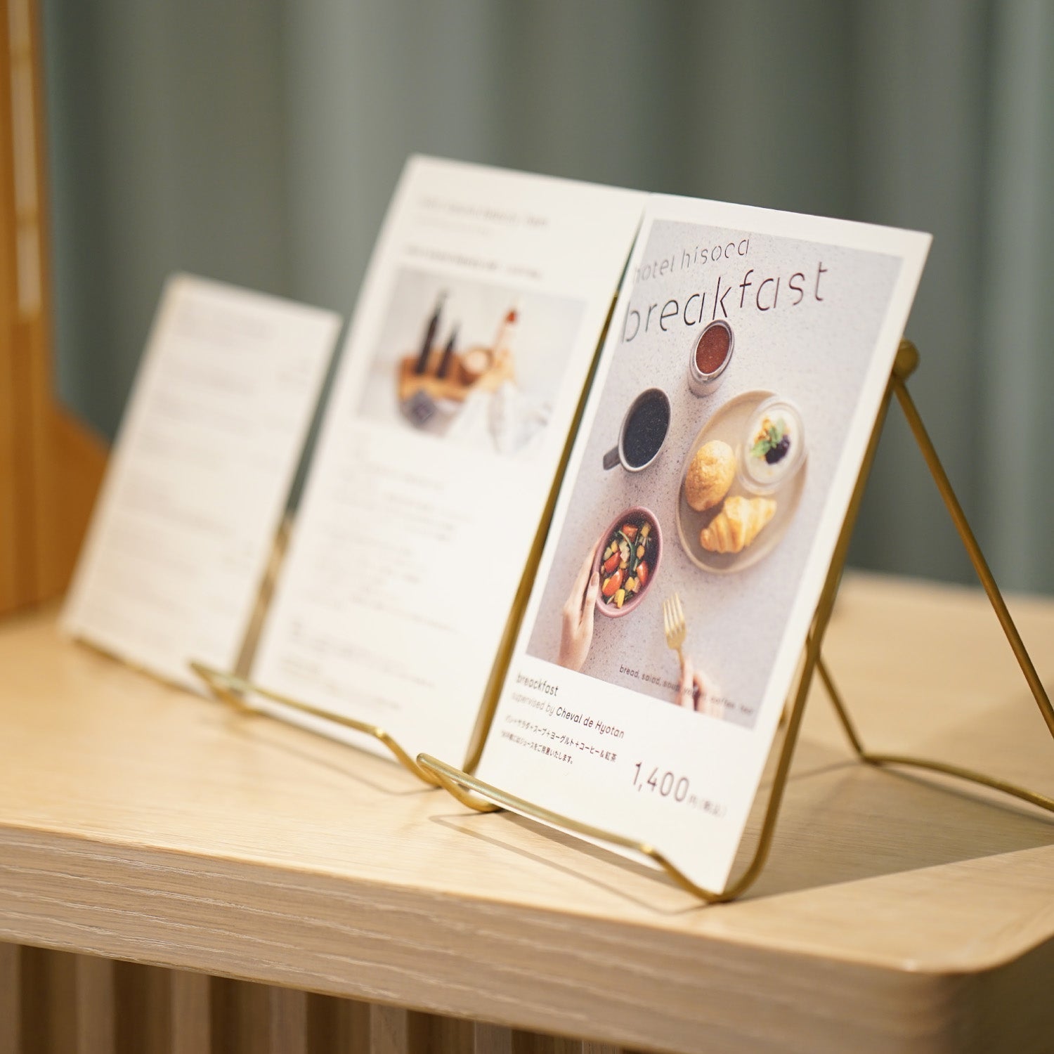 真鍮のカードスタンド（10個セット）｜おしゃれな什器の企画・製造