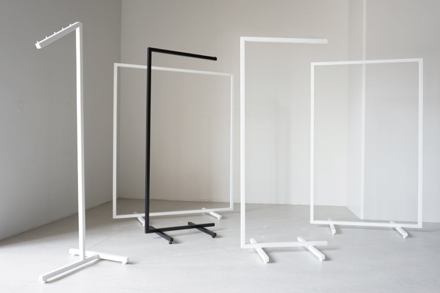 什器、家具、備品。それぞれの違いとは？