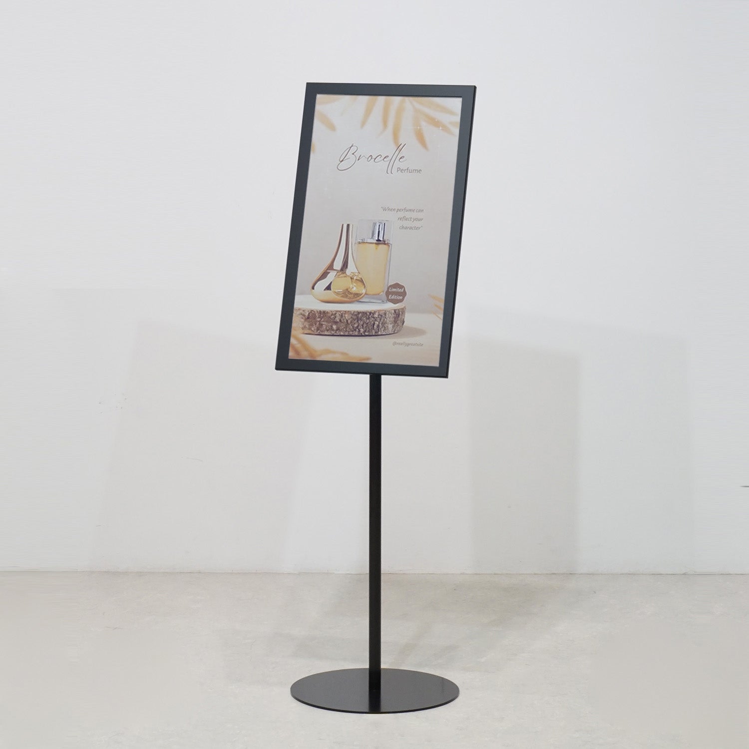 電子ペーパーサイネージ|おしゃれな什器の企画・製造・販売 電子ペーパーサイネージ|おしゃれな什器の企画・製造・販売