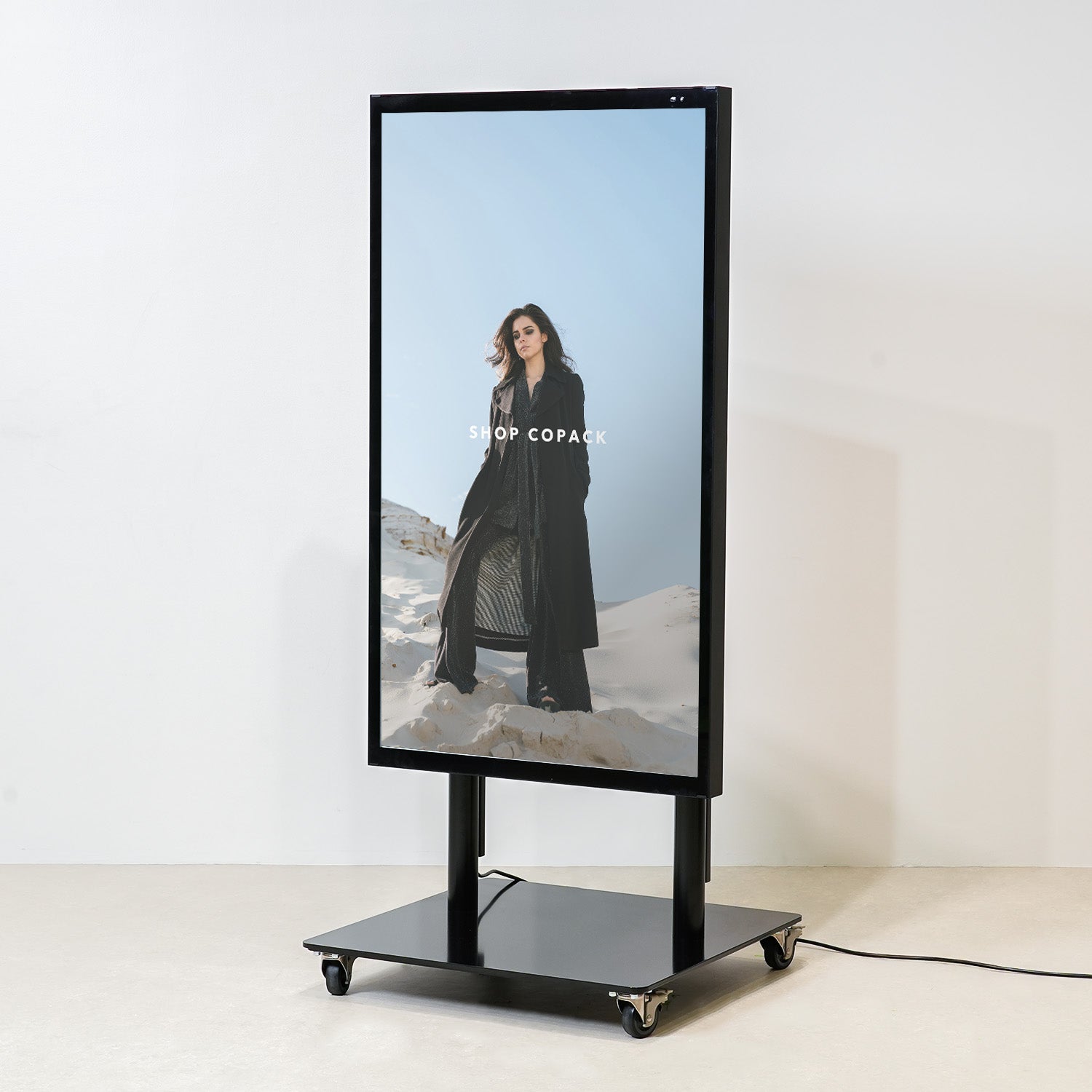 屋外用 デジタルサイネージ 55インチ｜おしゃれな什器の企画・製造