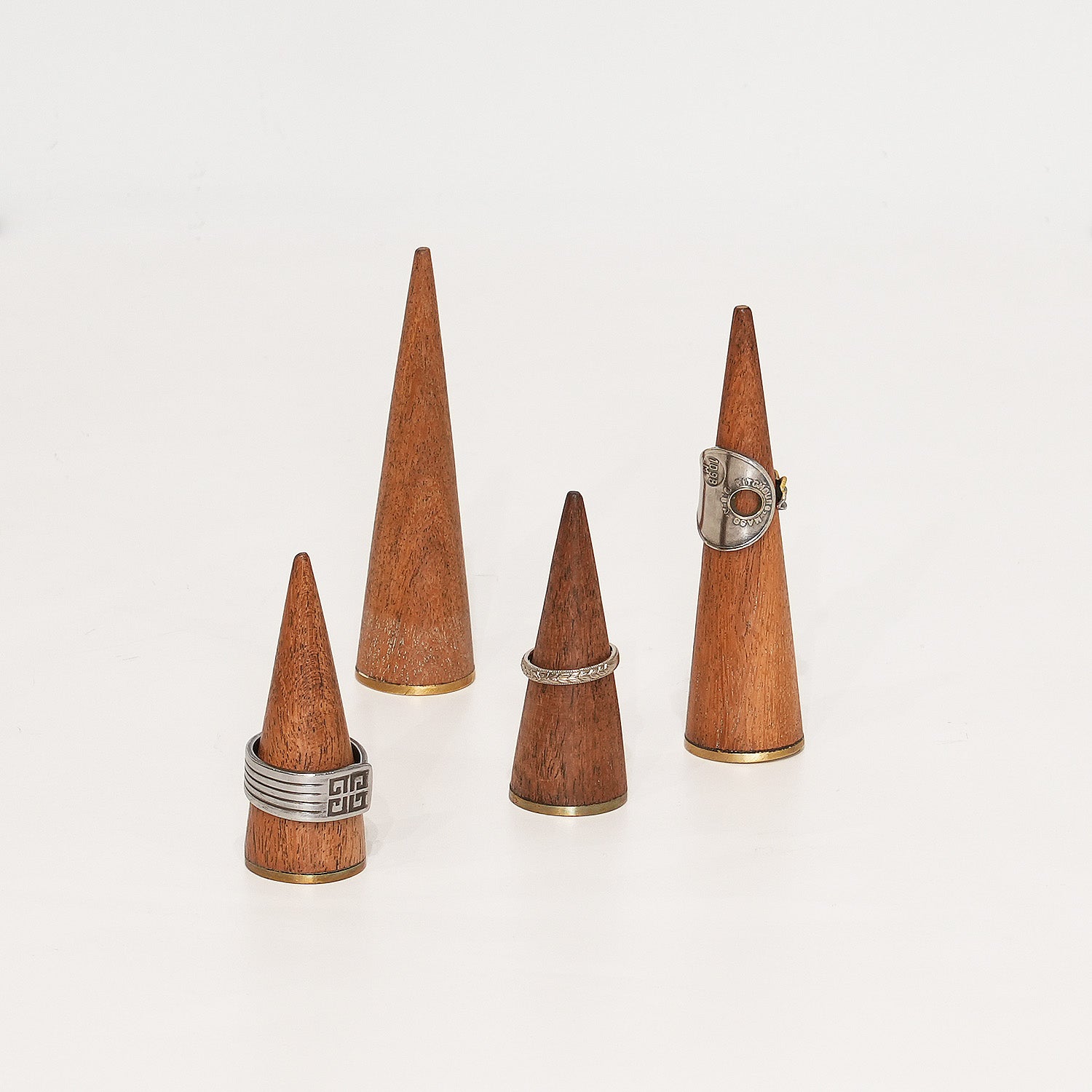 リングスタンド 9個セット 新品　未開封 Amazon｜リングホルダー 円錐 天然木 リングスタンド ナチュラル