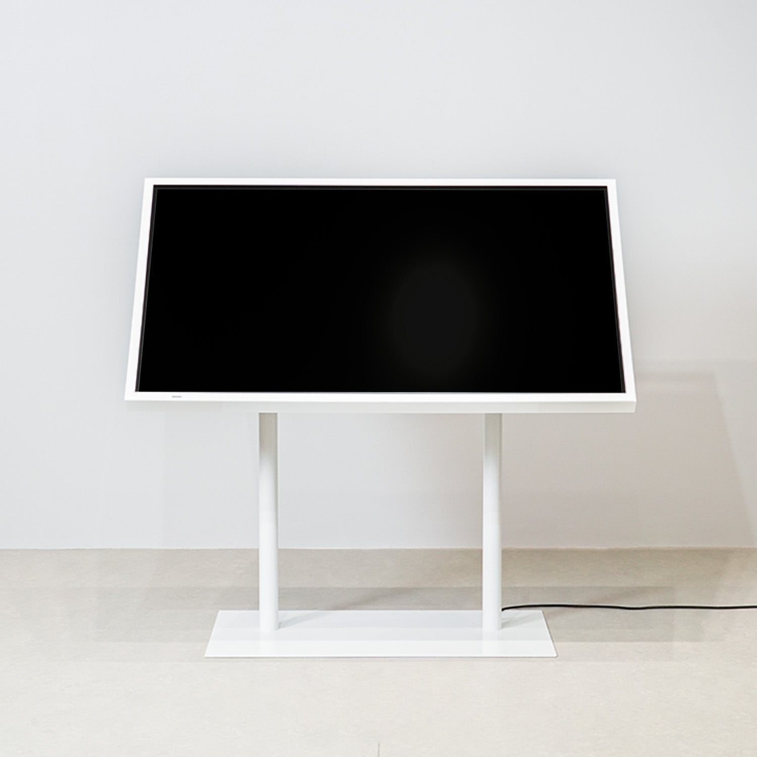 スタンド式タッチディスプレイ 55インチ|おしゃれな什器の企画・製造 スタンド式タッチディスプレイ 55インチ|おしゃれな什器の企画・製造