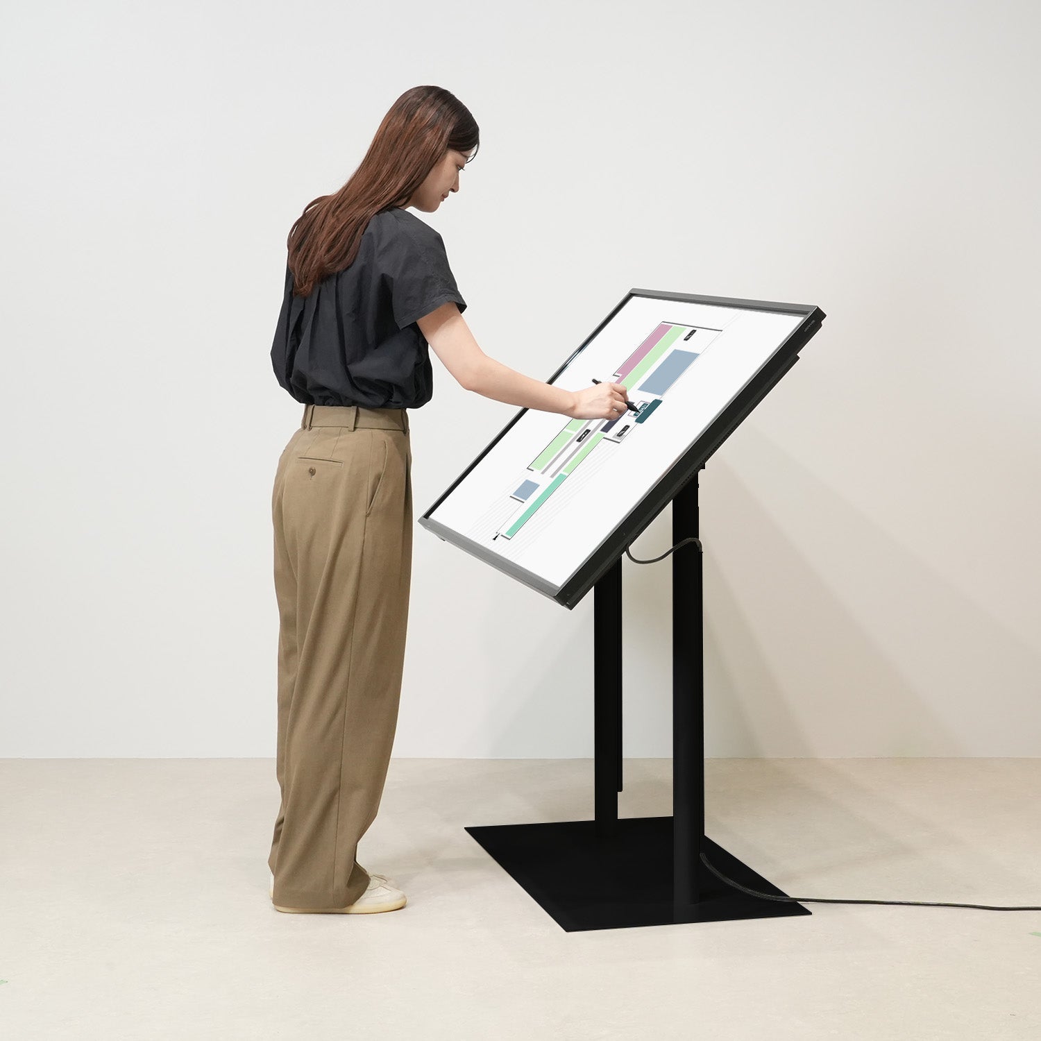 スタンド式タッチディスプレイ 55インチ｜おしゃれな什器の企画・製造