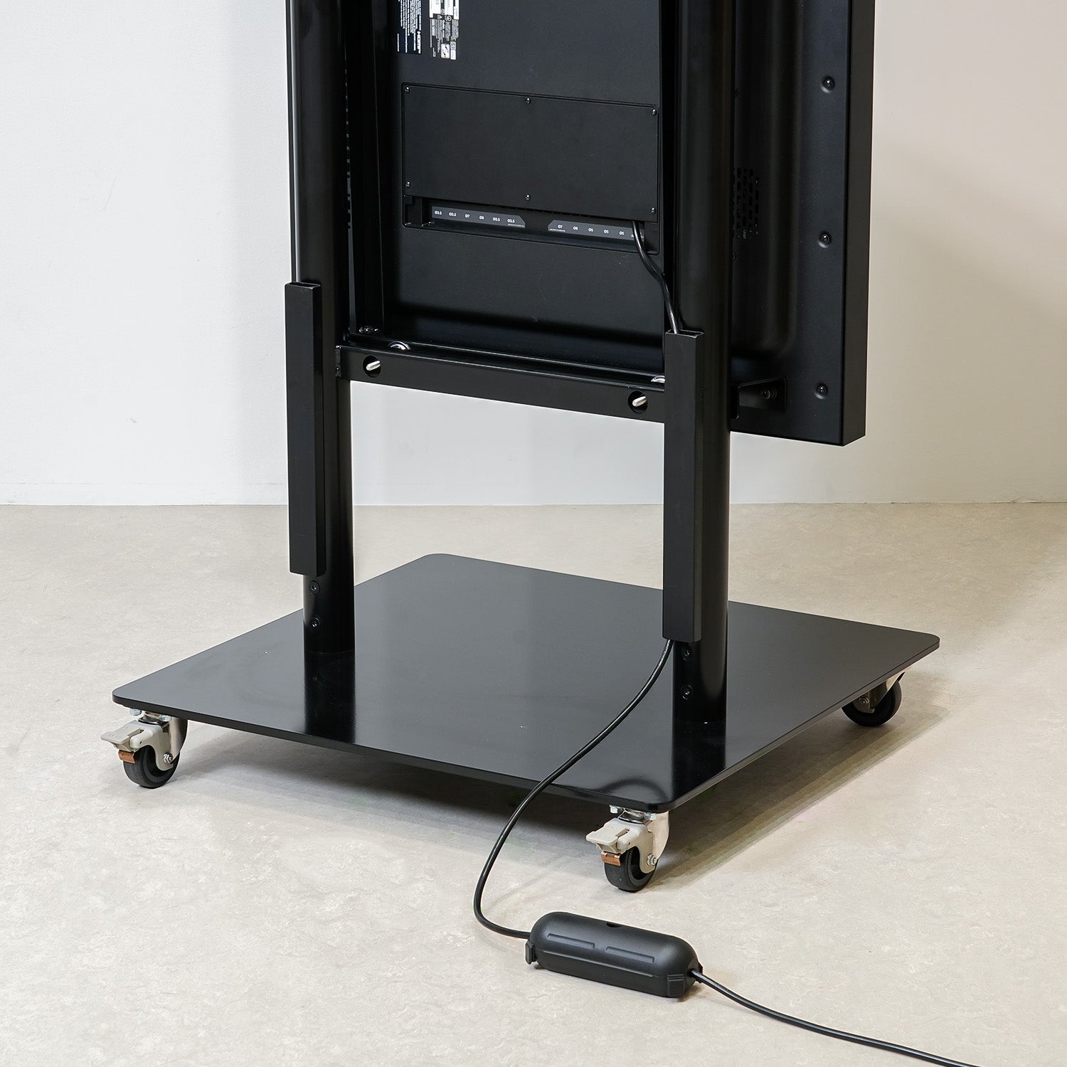 屋外用 デジタルサイネージ 55インチ｜おしゃれな什器の企画・製造
