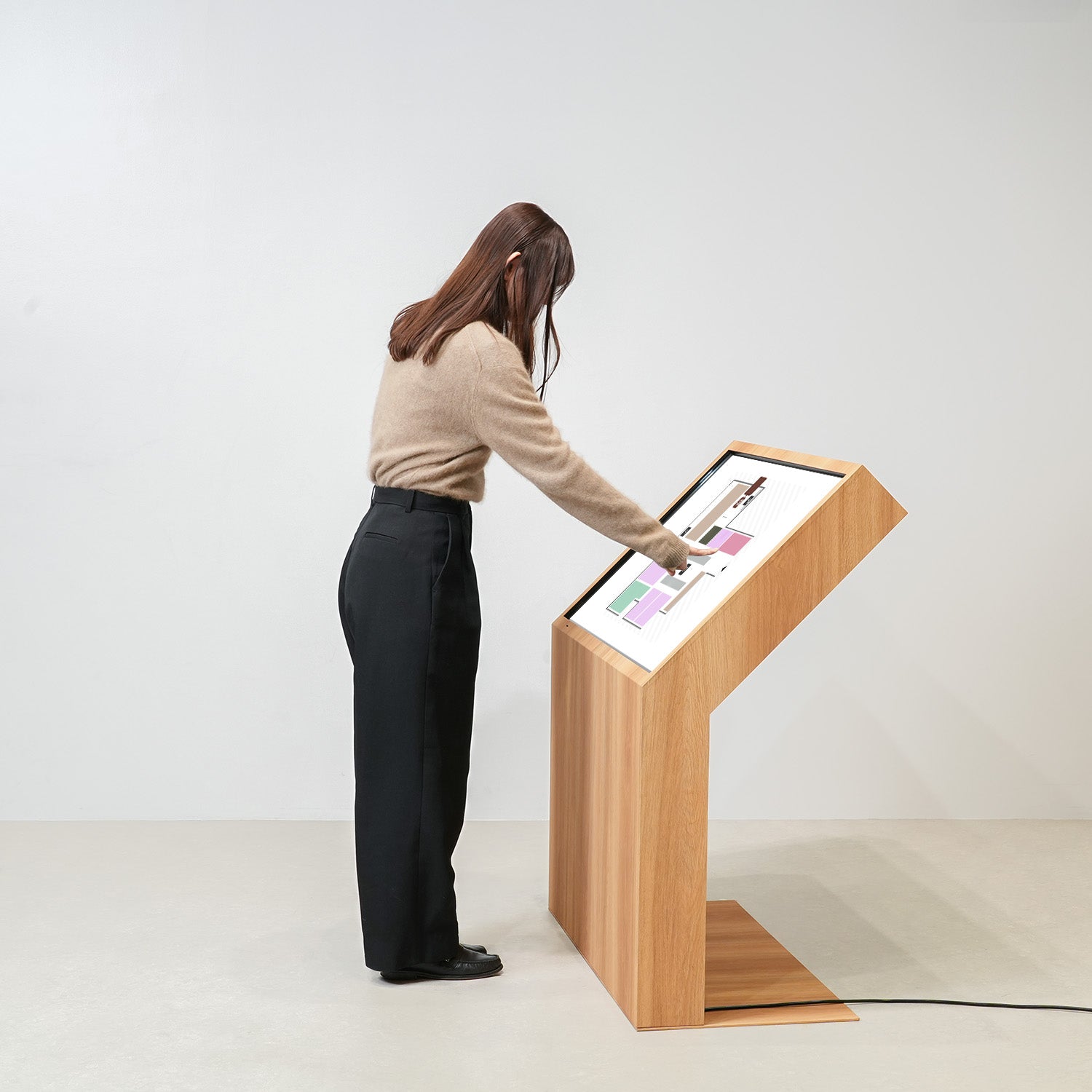 筐体型タッチディスプレイ 43インチ オーク木目調 DST43K2OK