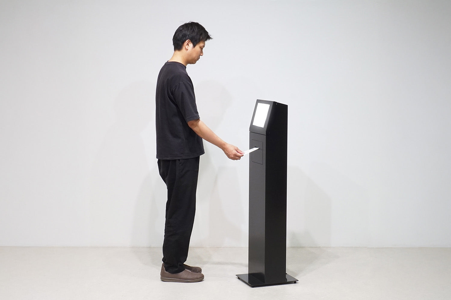 特注で作る DX・デジタル機器筐体｜おしゃれな什器の企画・製造・販売