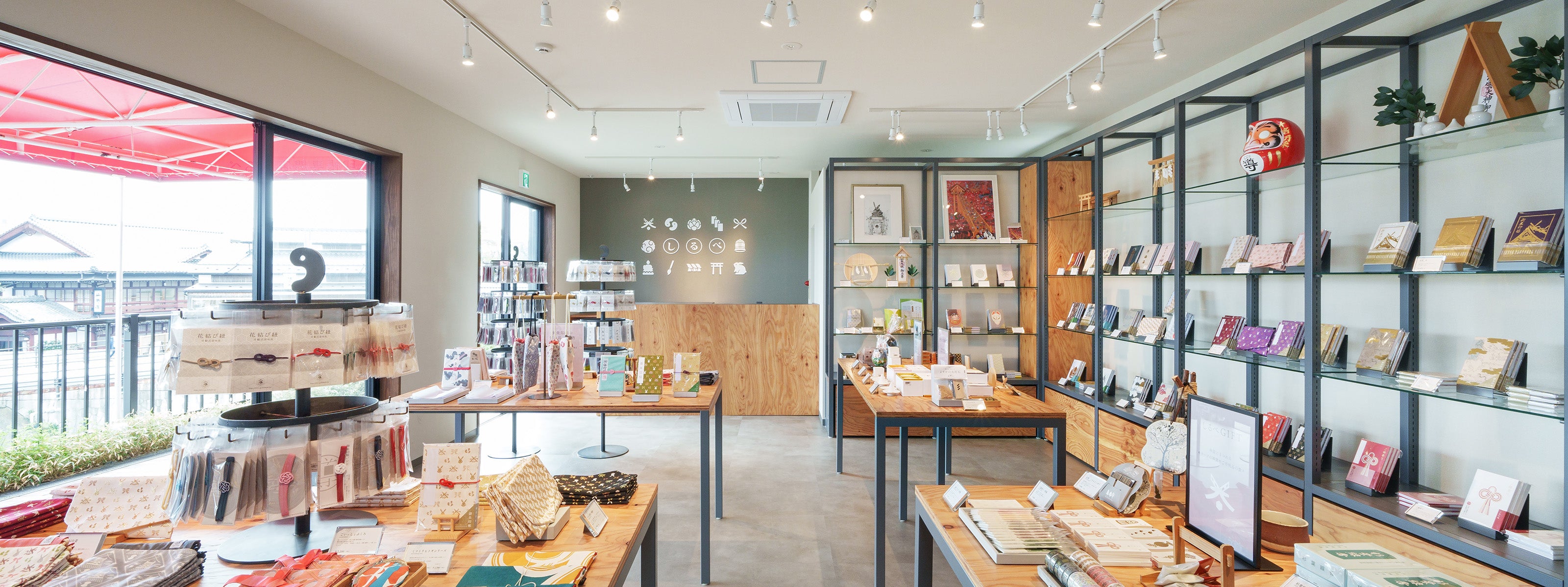 Kiki　お店型什器（５枚屋根）計２点　イベント什器　アクセサリー什器 イベント什器のこと｜読みもの｜MeTAS＋（ミタス）『ハンドメイドの