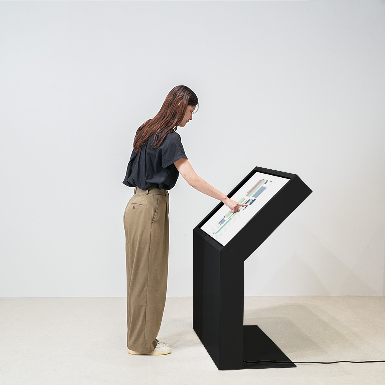 筐体型タッチディスプレイ 43インチ｜おしゃれな什器の企画・製造