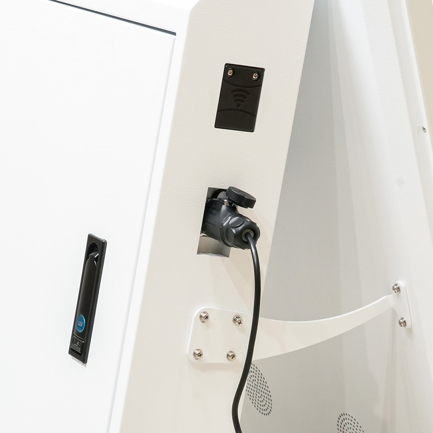 屋外用デジタルサイネージ 43インチ｜おしゃれな什器の企画・製造