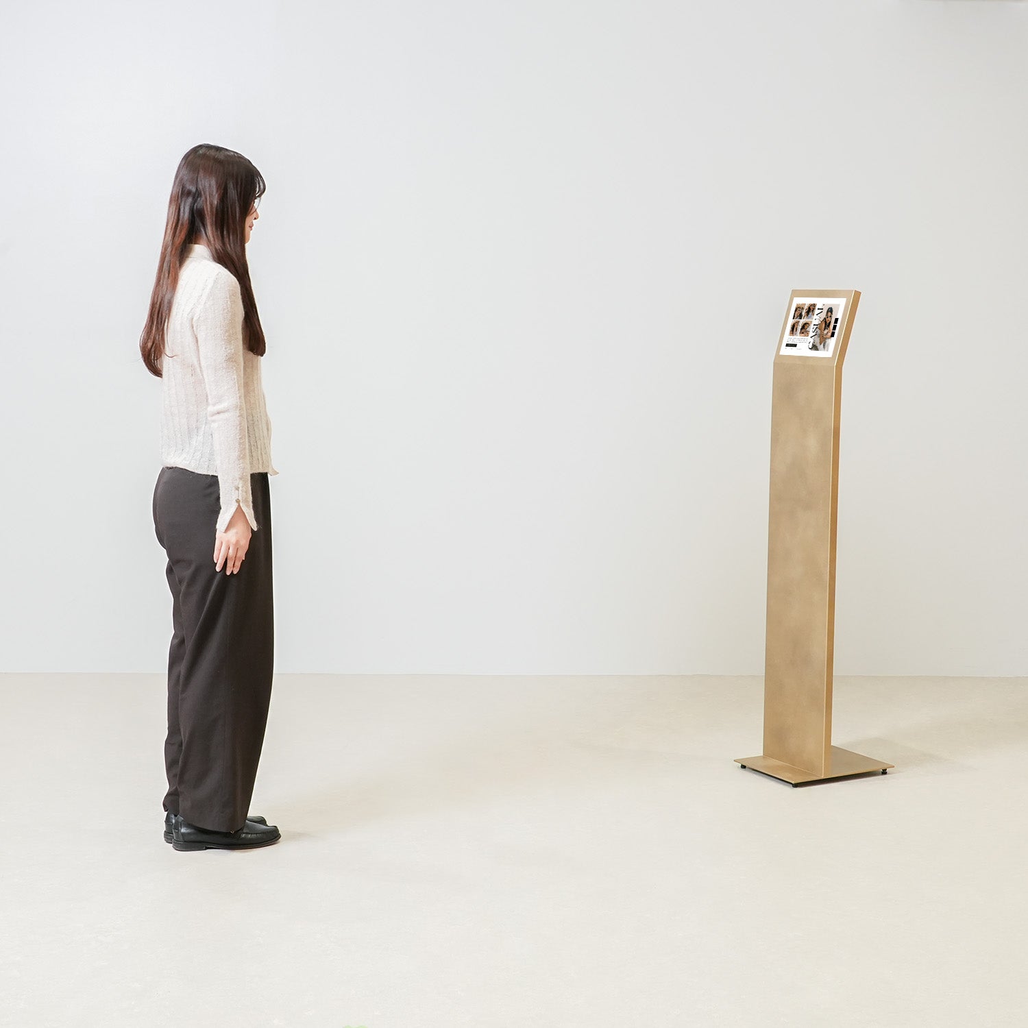 iPadスタンド 真鍮ゴールド調 IS10.9BR （iPad 第10~11世代対応）