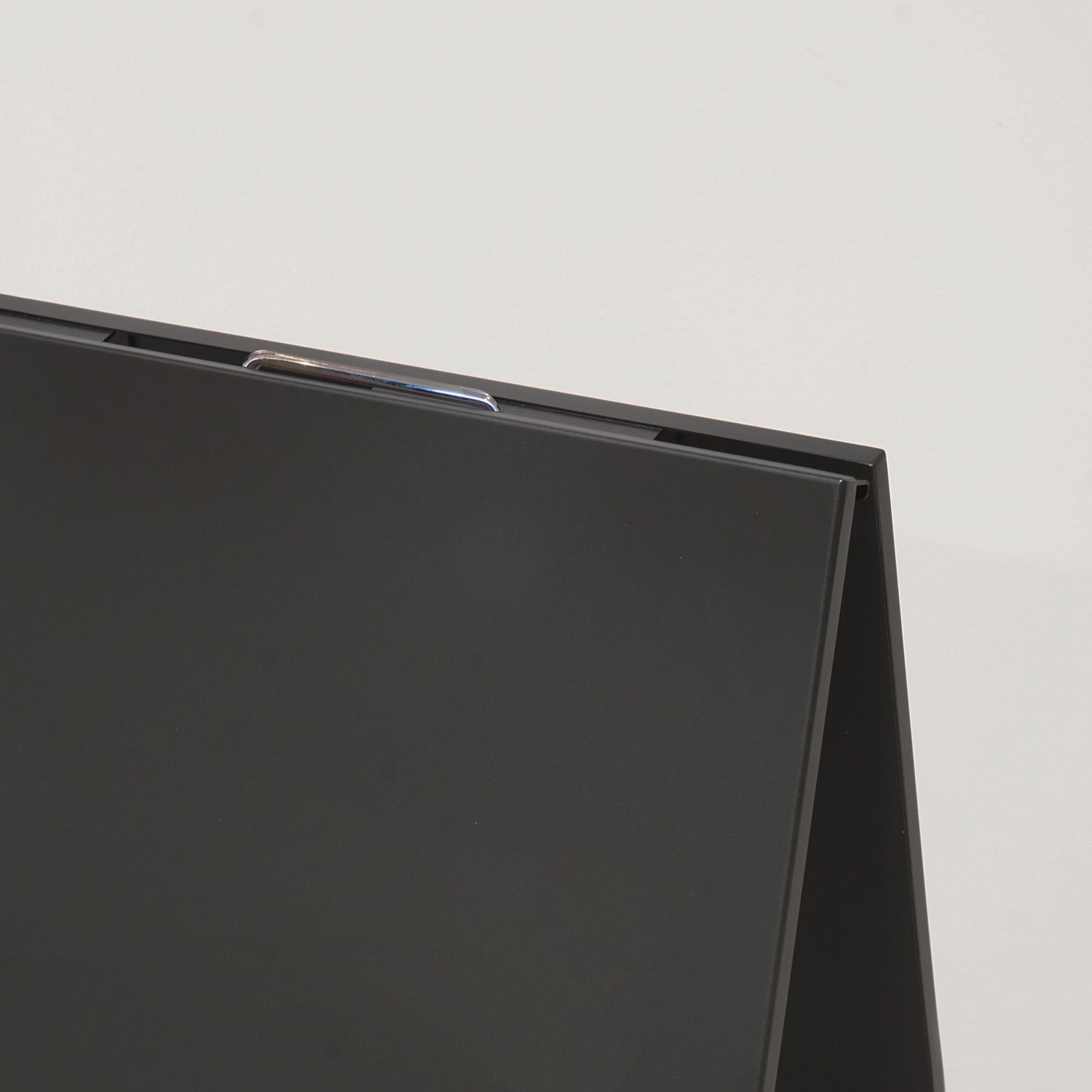 黒い金属製食器スタンド スクロールデザイン 黒い金属製食器スタンド スクロールデザイン 黒い金属製食器