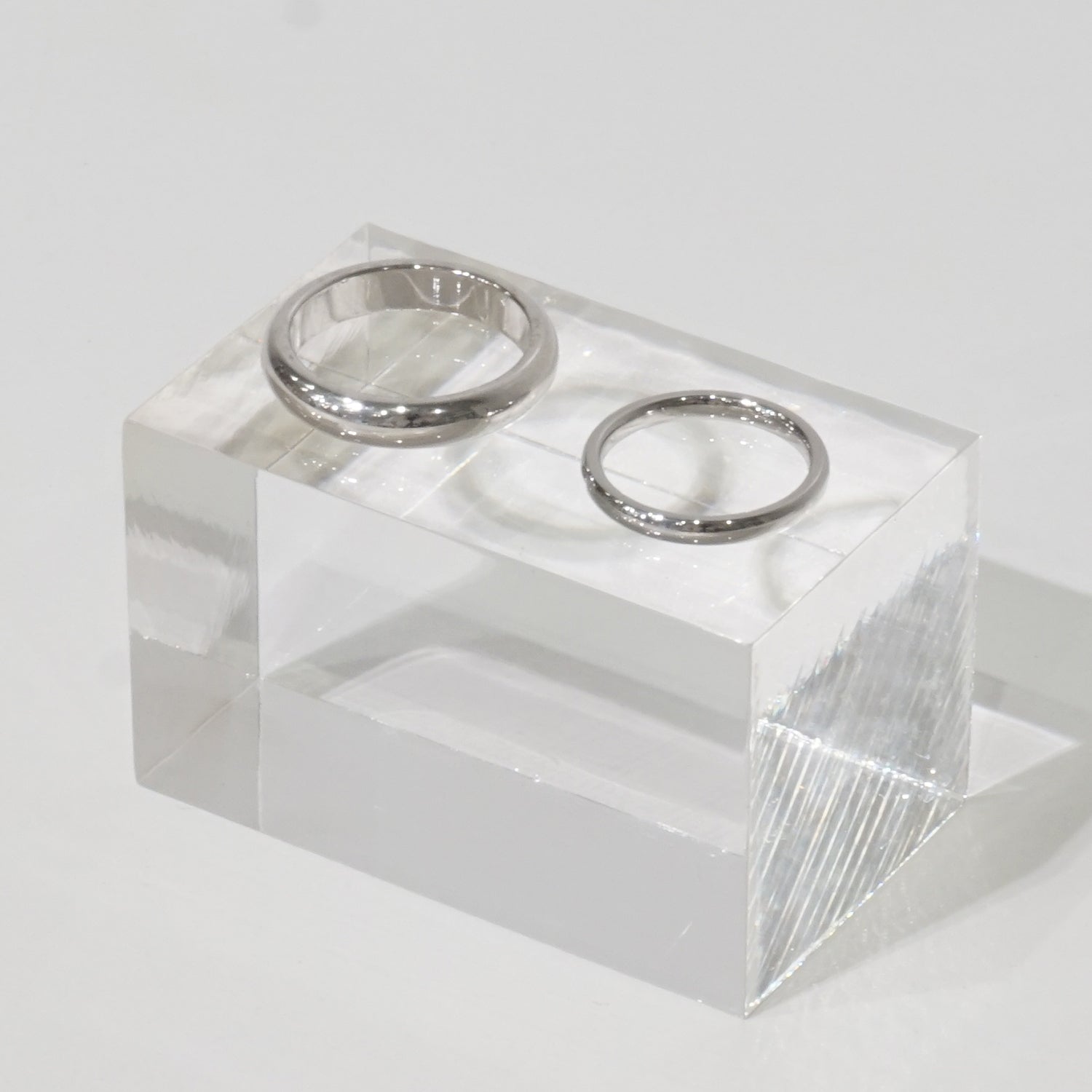 アクリルブロック 30H50｜おしゃれな什器の企画・製造・販売