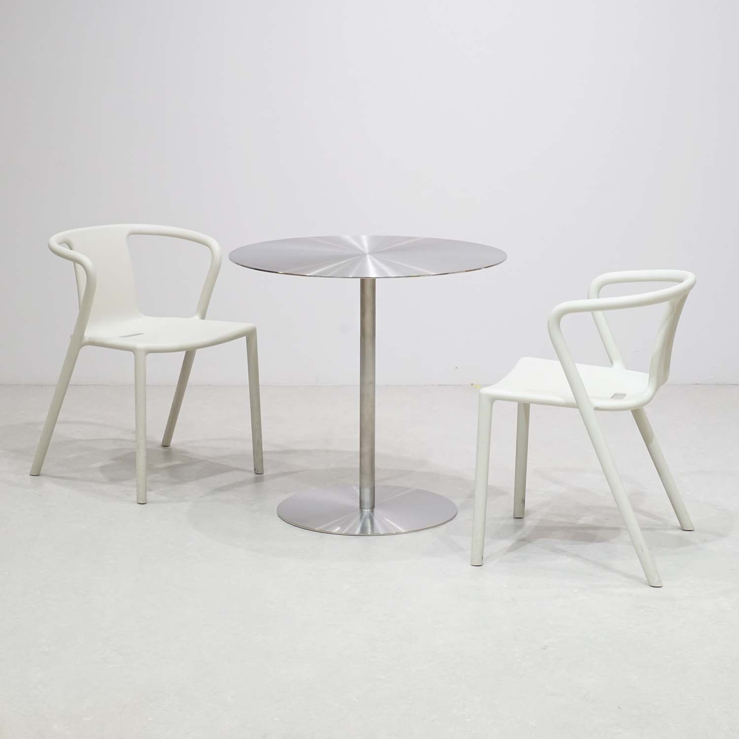 円形カフェテーブル｜おしゃれな什器の企画・製造・販売 SHOP COPACK