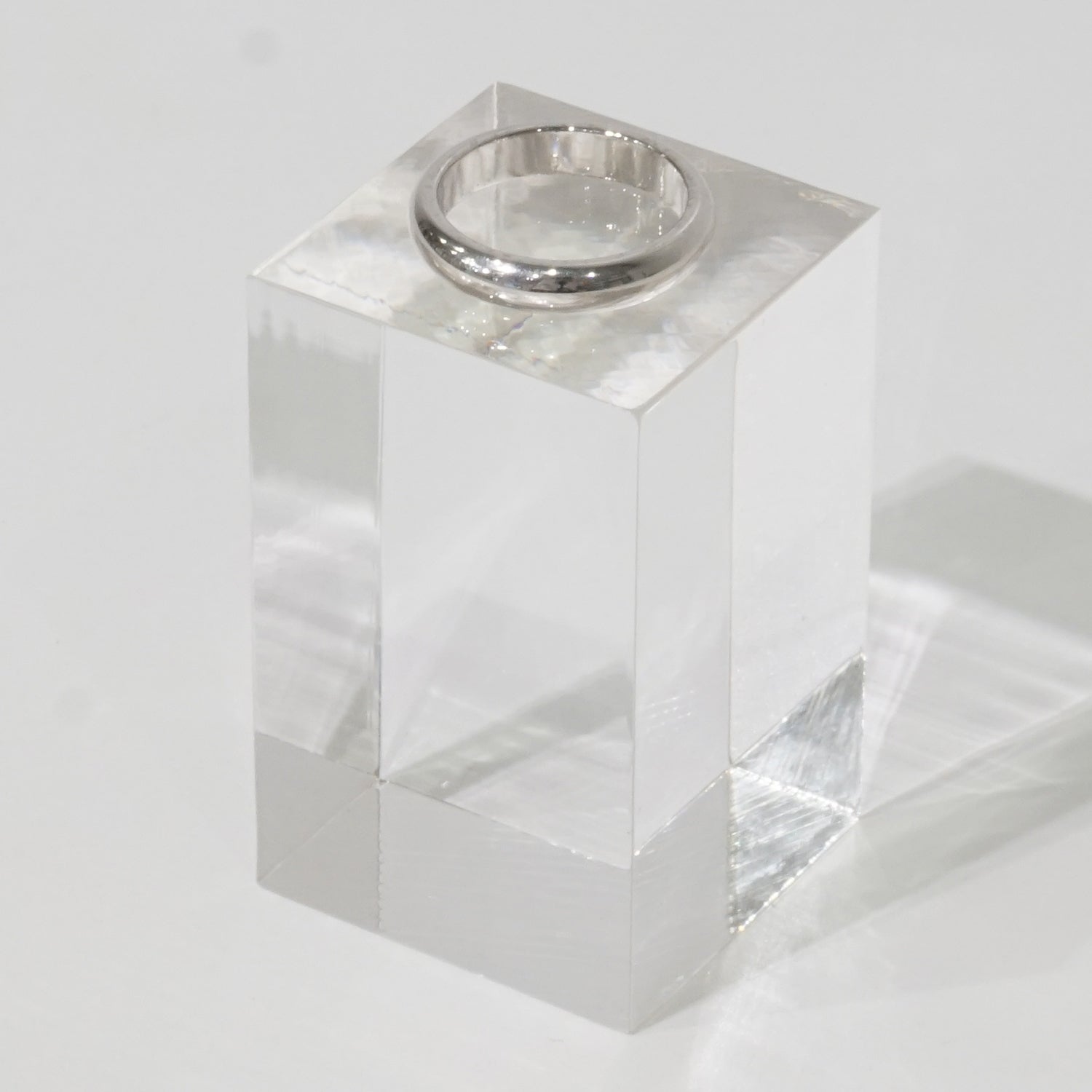 アクリルブロック 30H50｜おしゃれな什器の企画・製造・販売