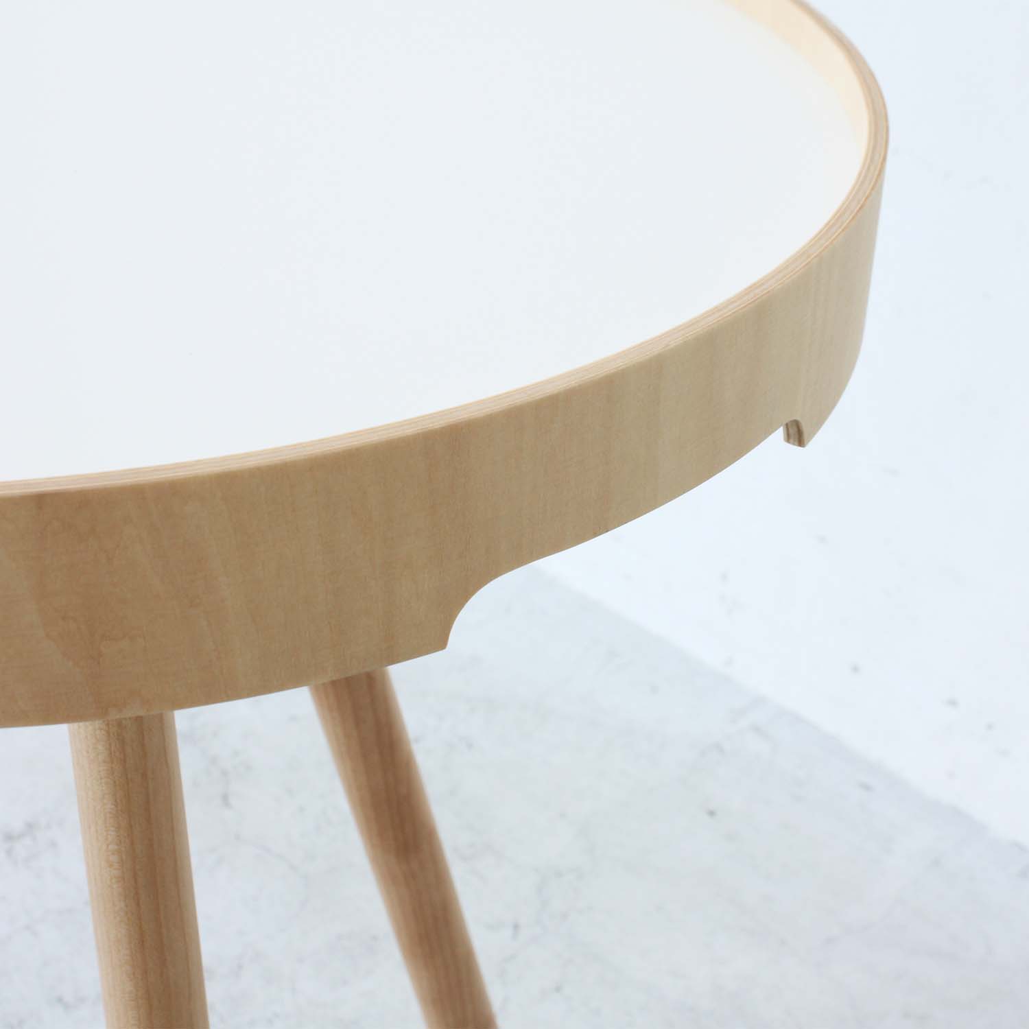 BY TRAY TABLE / MOHEIM