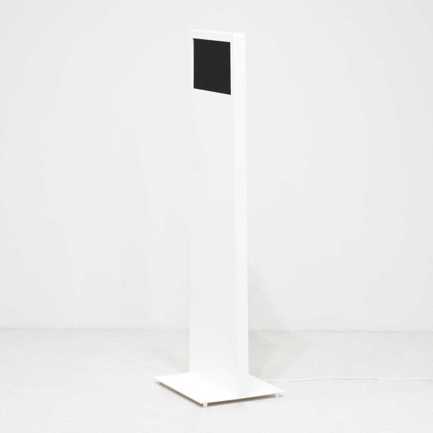 タッチ式 デジタルサイネージ 15インチ｜おしゃれな什器の企画・製造