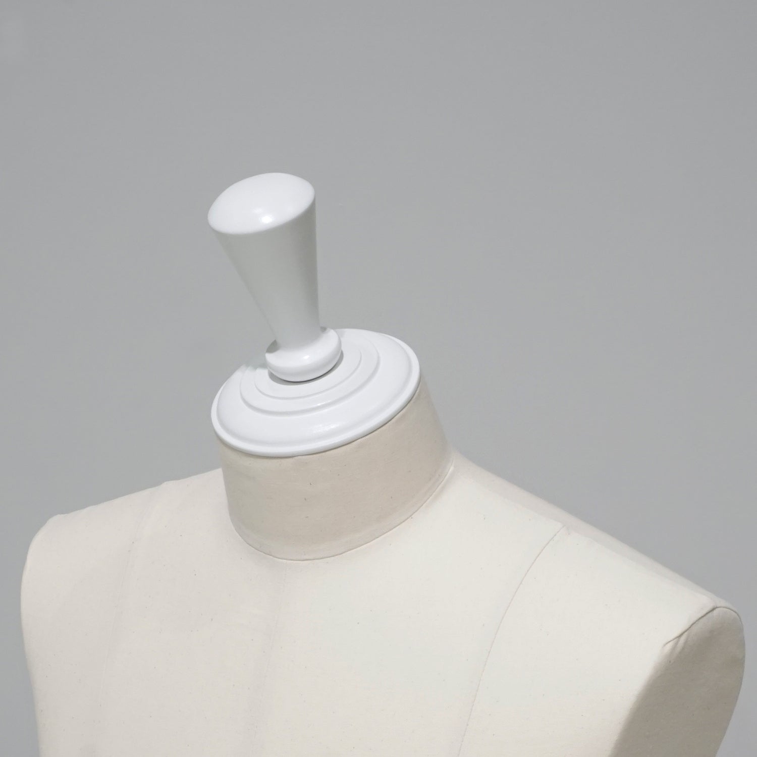 メンズ全身トルソー オールホワイト仕様｜おしゃれな什器の企画・製造