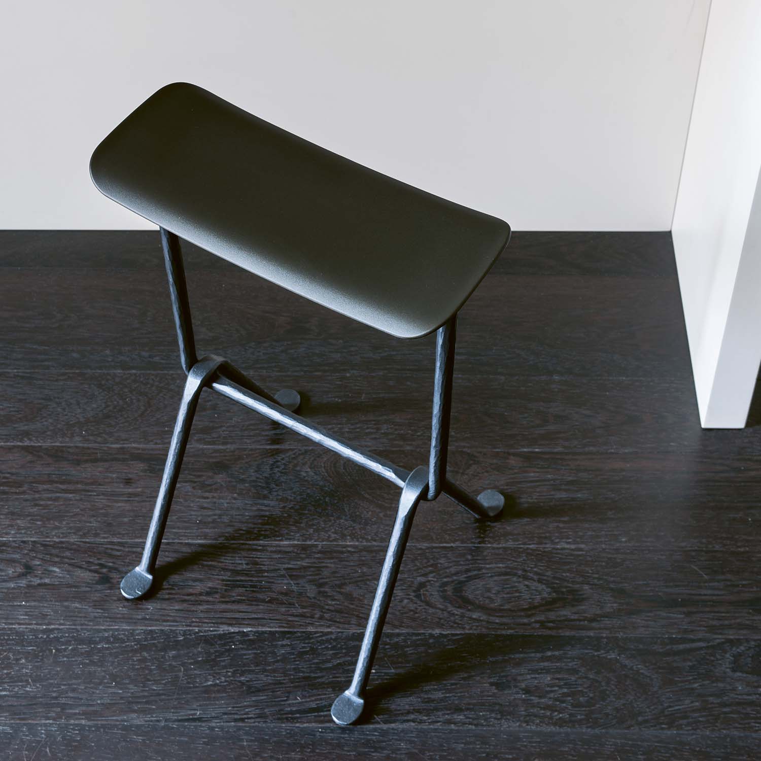 Officina Stool sh65 / MAGIS｜おしゃれな什器の企画・製造・販売 SHOP