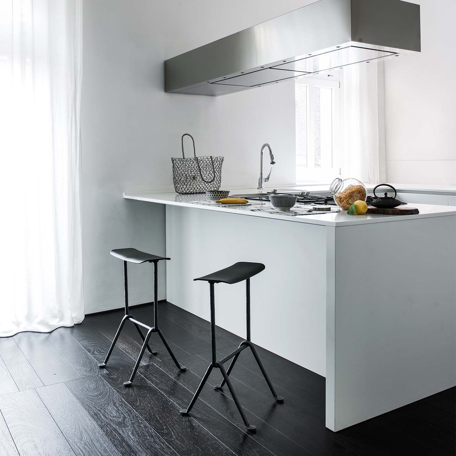 Officina Stool sh65 / MAGIS｜おしゃれな什器の企画・製造・販売 SHOP