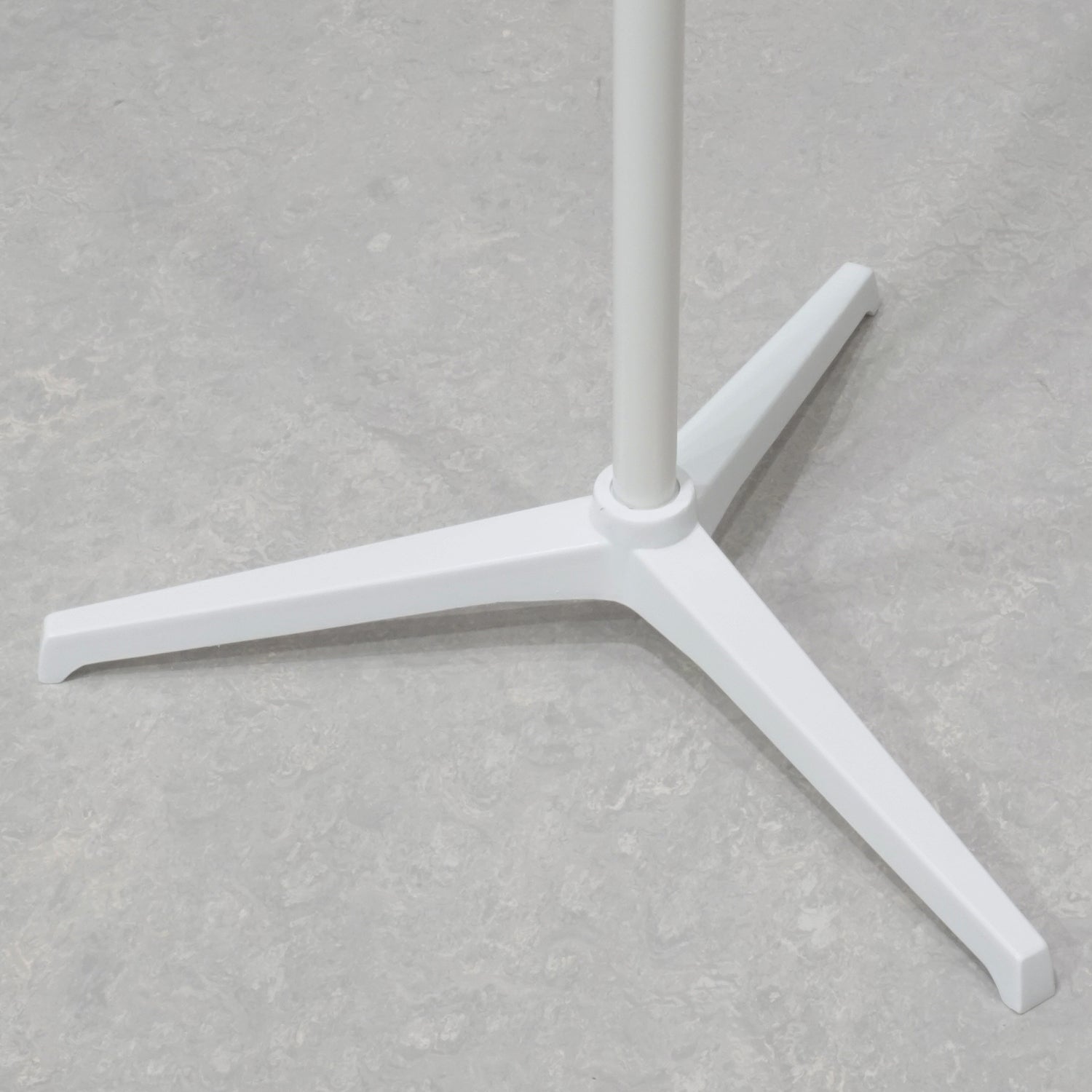 メンズ全身トルソー オールホワイト仕様｜おしゃれな什器の企画・製造