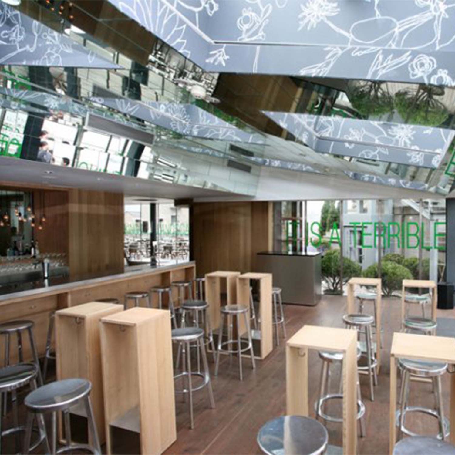 Deja-Vu stool S / MAGIS｜おしゃれな什器の企画・製造・販売 SHOP COPACK