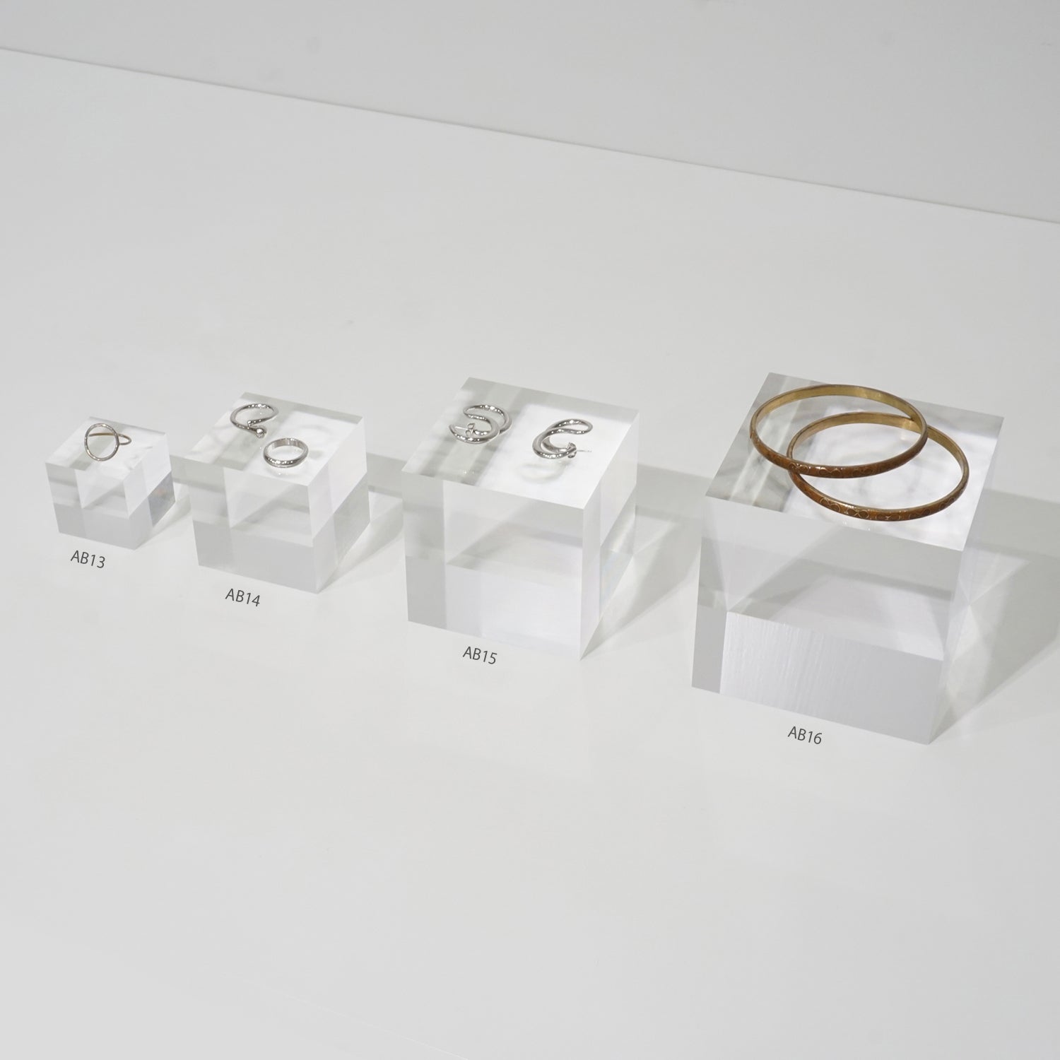 アクリルブロック 100角｜おしゃれな什器の企画・製造・販売 SHOP COPACK