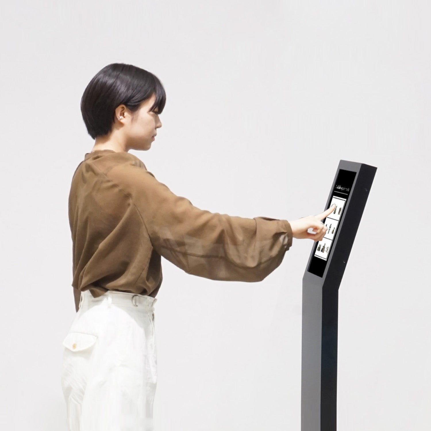 タッチ式 デジタルサイネージ 15インチ｜おしゃれな什器の企画・製造