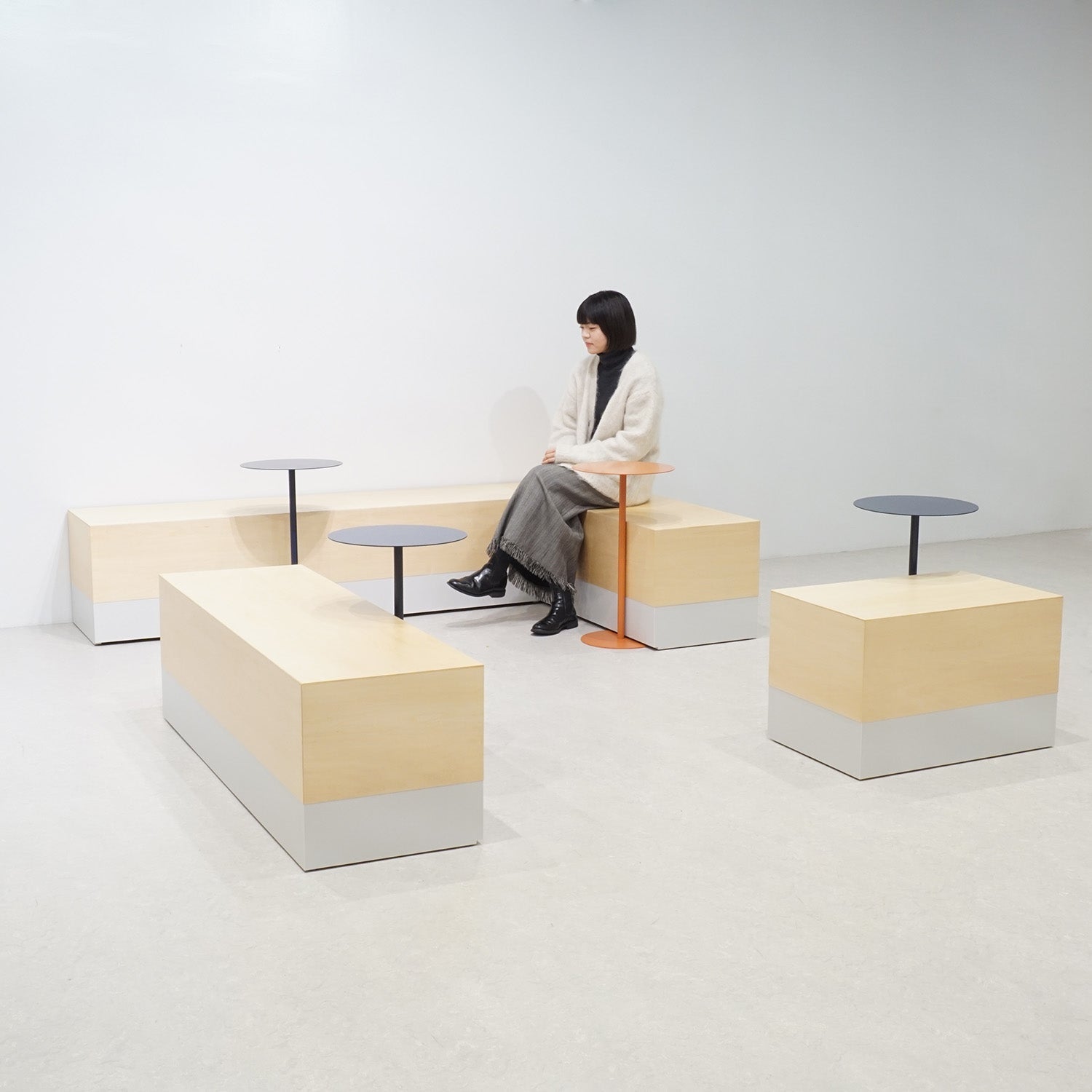 値下げ！新作☆スツールベンチ兼飾り棚☆インクブラック×ジャコビアン 店舗什器 新作☆スツールベンチ兼飾り棚☆インクブラック×ジャコビアン 店舗什器