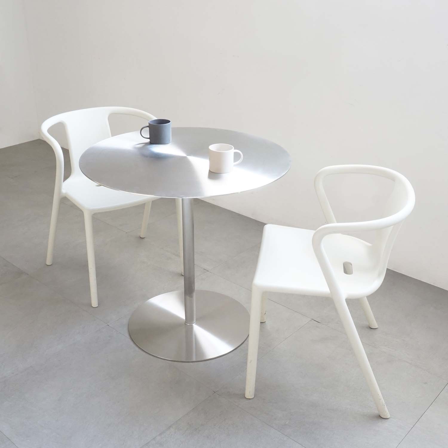 円形カフェテーブル｜おしゃれな什器の企画・製造・販売 SHOP COPACK