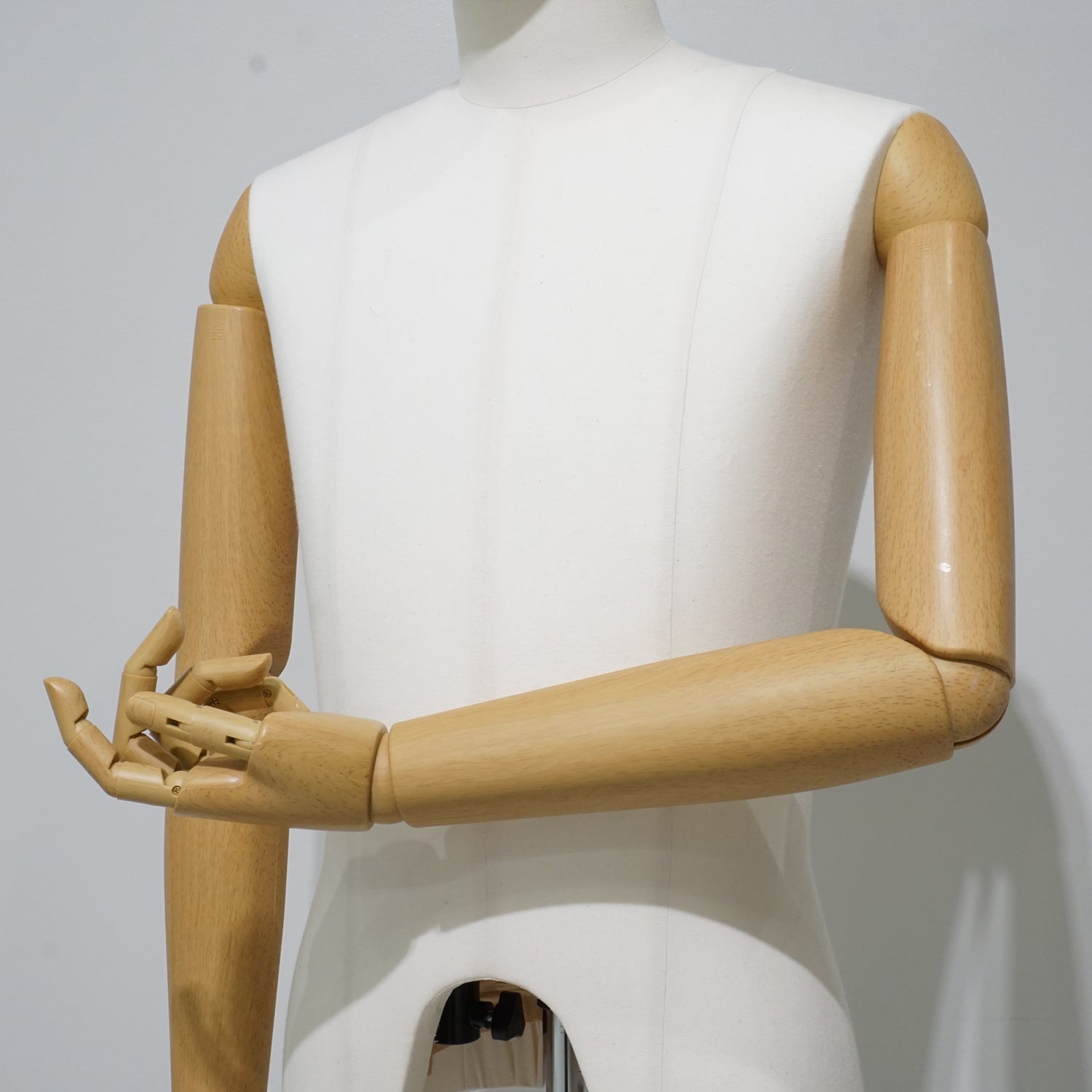 メンズ全身トルソー ヘッド付き 腕付き｜おしゃれな什器の企画